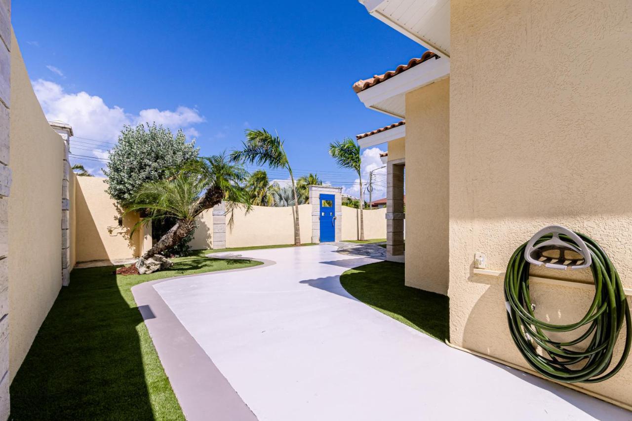 Ruby 15 Villa Palm Beach ภายนอก รูปภาพ